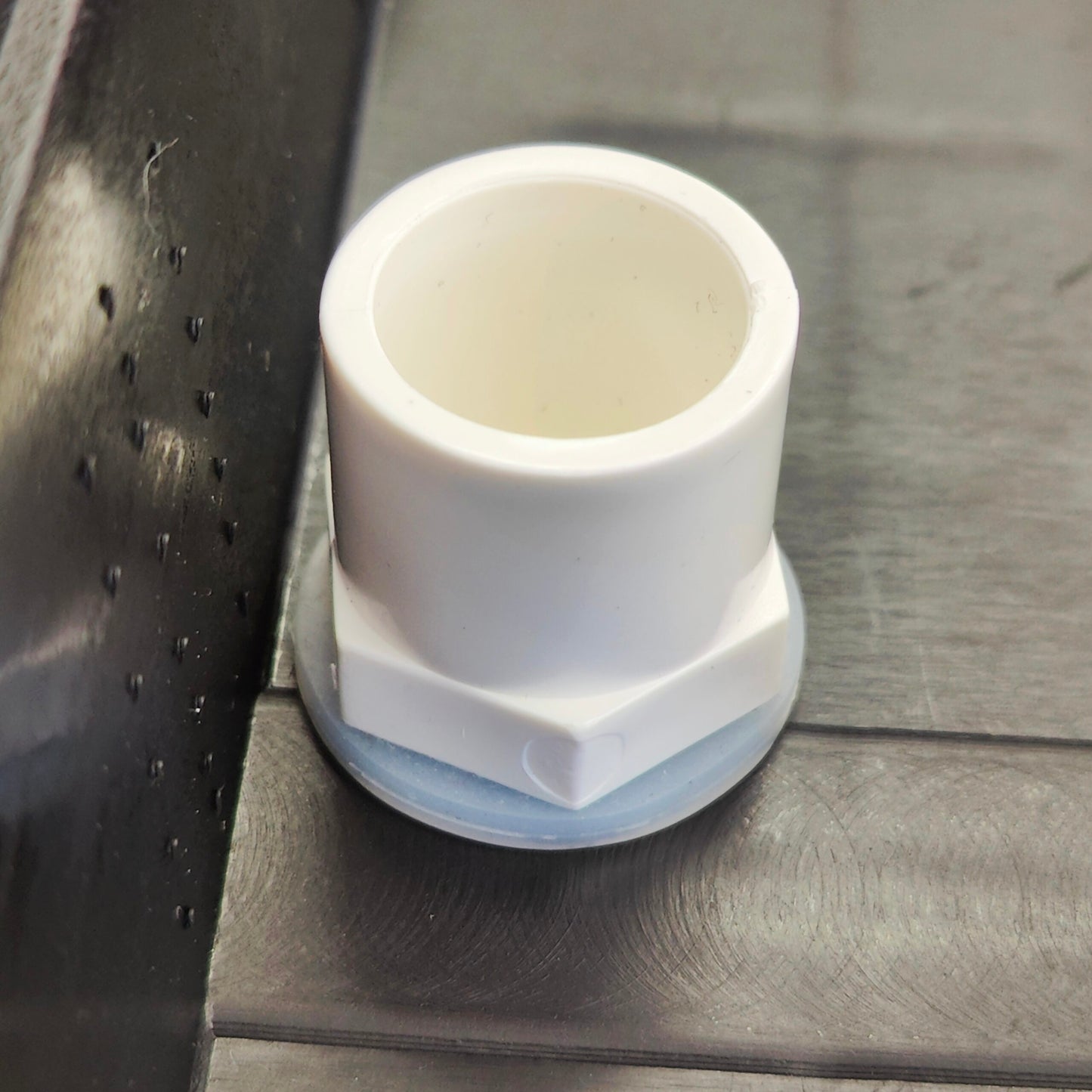 Overflow Drain Fitting For Farmtek Hydroponic DWC Tray